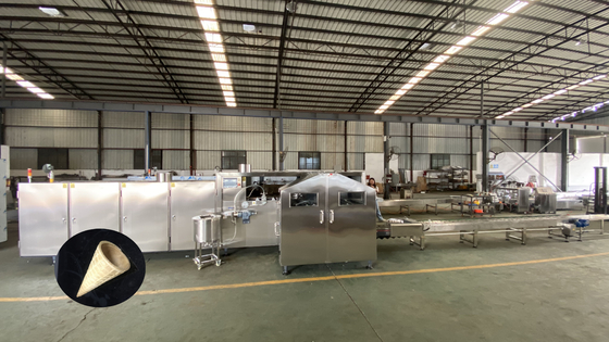 3.37kw 7kg / H التلقائي الآيس كريم المخروط آلة الخبز نوع الفرن