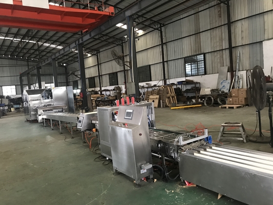 8kg/H LPG 380V 3.37Kw آيس كريم مخروط آلة الخبز لشركة الوجبات الخفيفة